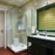 Небольшой туалетный столик с зеркалом в массивной деревянной раме. Дизайн и ремонт дома в ЖК «Мишино» — Яркий взгляд на вещи. Фото 039