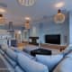 Замшевый диван цвета тоффи в гостиной. Дизайн и ремонт квартиры в ЖК «Четыре солнца» — Элегантная простота. Фото 09