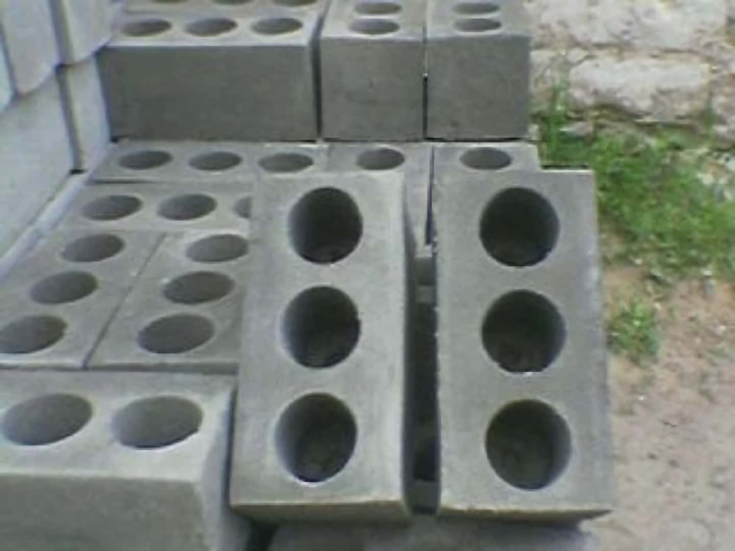 Стены дома: кирпич или газоблоки