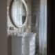 Классическая белая тумба в гостиной как элемент хранения. Дизайн и ремонт дома в ЖК «Мишино» — Яркий взгляд на вещи. Фото 055