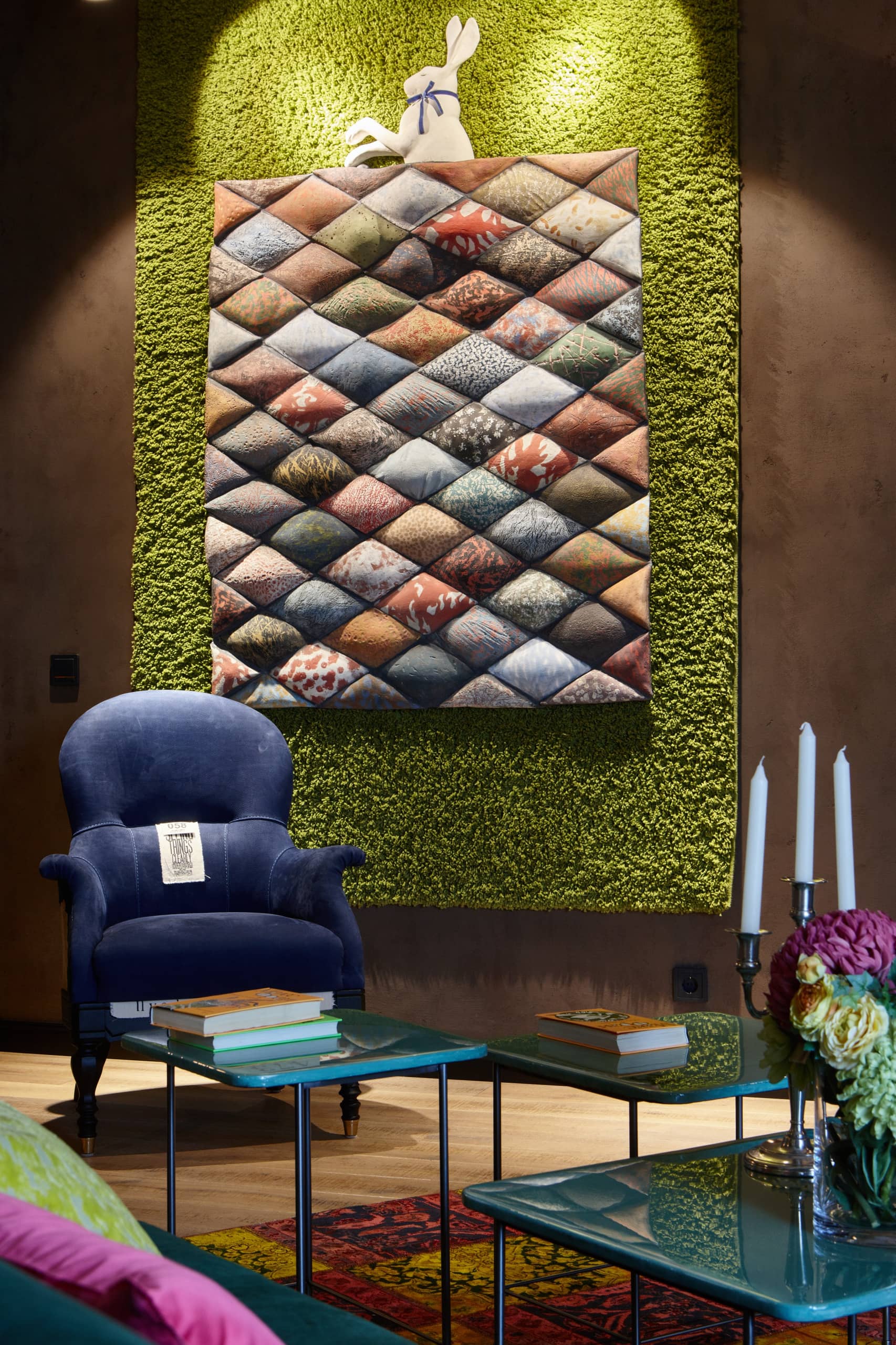 Декоративный настенный ковёр салатового цвета для необычного интерьера