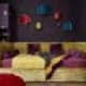 Подушки на диване яркого фиолетового цвета для контраста. Дизайн и ремонт квартиры в ЖК «Wellton Park» — Алиса в стране чудес. Фото 043