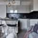 Ванная комната выполнена из мрамора с серыми прожилками. Дизайн и ремонт квартиры в ЖК «Альбатрос» — Литературный минимализм. Фото 06