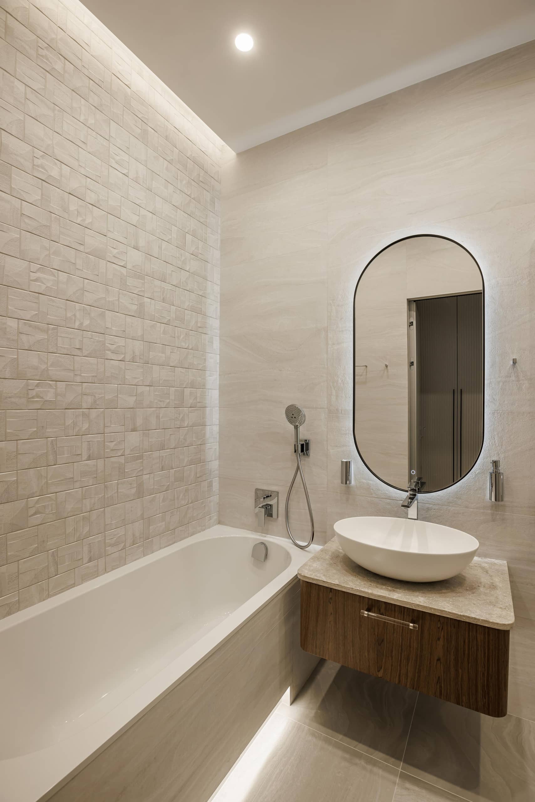 Оформление интерьера ванной комнаты в белый цвет. Фото № 70101.