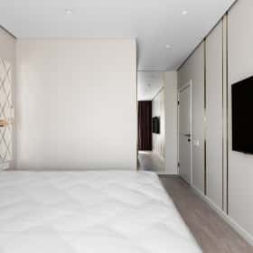 Деликатная классика. Дизайн и ремонт квартиры 65м2 в ЖК Кронштадтский 9 в современном классическом стиле. Спальня, фото 03