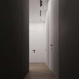 Изысканный монохром. Дизайн и ремонт таунхауса 164м2 в КП Бристоль в неоклассическом стиле. 2 этаж Коридор, фото 03