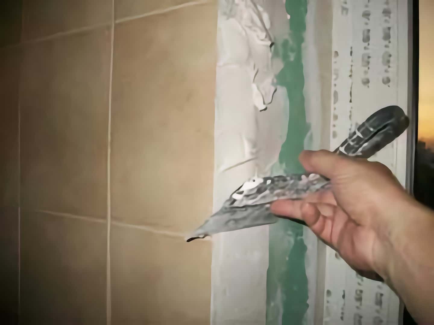 Выравнивание откосов с помощью штукатурки