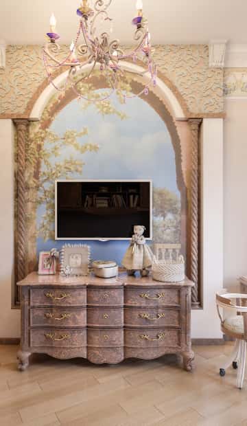 Ниша для телевизора с фреской с изображением морского пейзажа