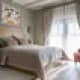 Нежный текстиль в спальне с розовыми стенами. Дизайн и ремонт дома в ЖК «Мишино» — Яркий взгляд на вещи. Фото 033