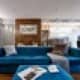Яркий диван с бархатистой обивкой в гостиной. Дизайн и ремонт квартиры в ЖК «Дубровская Слобода»  — Возвращение к простоте. Фото 05