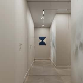 Сочный синий. Дизайн и ремонт квартиры 83м2 в ЖК Большая семерка в современном стиле. Прихожая и коридор, фото 05