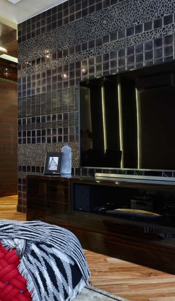 Пол в гостиной светлого оттенка мёда