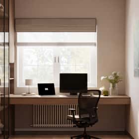 Очарование природы. Дизайн и ремонт загородного дома 116м2 в КП Британика в современном стиле. 2 этаж Кабинет, фото 03