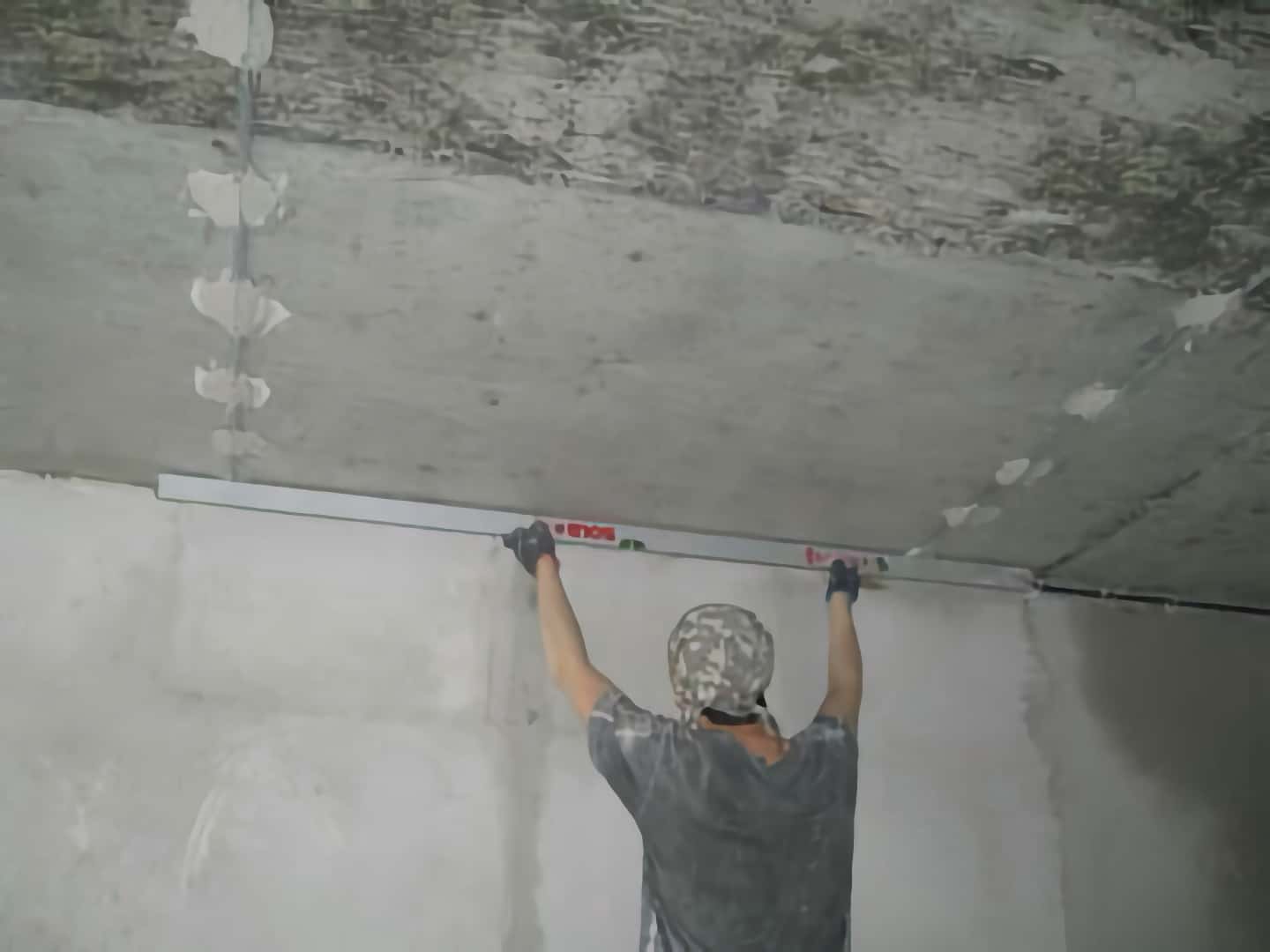 Использование штукатурки для отделки потолка - плюсы и минусы