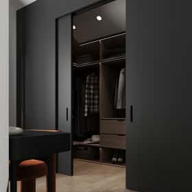 Изысканный монохром. Дизайн и ремонт таунхауса 164м2 в КП Бристоль в неоклассическом стиле. 2 этаж Спальня, фото 01