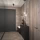 Полочка из светлого камня над ванной. Дизайн и ремонт квартиры в ЖК «Резиденция Монэ» — Шоколадное настроение. Фото 02