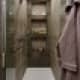 Каменные панели в ванной цвета золотистого песка. Дизайн и ремонт квартиры в ЖК «Barkli Park» — Витрувианская квартира. Фото 039