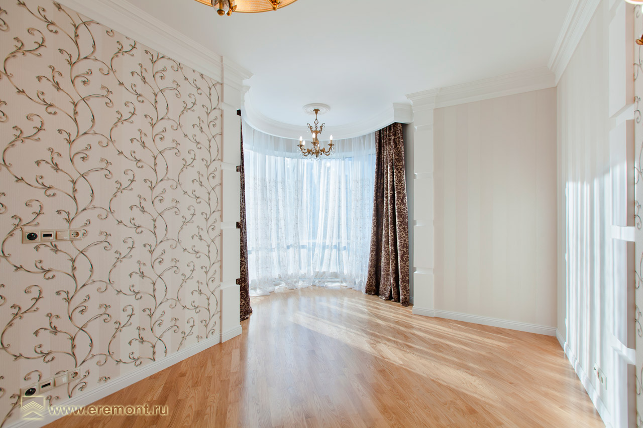 Оформление интерьера гостиной трехкомнатной квартиры в коричневый цвет в стиле современной классики. Фото № 42231.