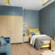 Спальня со стеной синего цвета в стиле минимализм. Интерьер в стиле минимализм. Фото 032