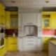 Сочетание разных кухонных фасадов на одной кухне. Дизайн и ремонт дома в ЖК «Мишино» — Яркий взгляд на вещи. Фото 031