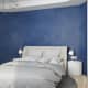 Широкая двухспальная кровать в белом цвете. Дизайн и ремонт квартиры в ЖК «Крылатские холмы» — Гармония формы. Фото 086