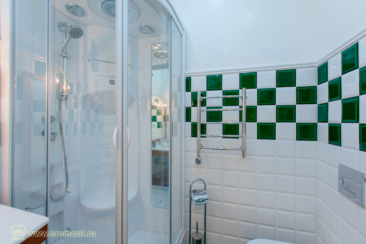 Необычное решение для плитки в ванной зеленых и белых оттенков