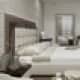 Широкая кровать для современной спальни. Дизайн и ремонт квартиры в ЖК «Фили Град» — Воспоминания об Элладе. Фото 057