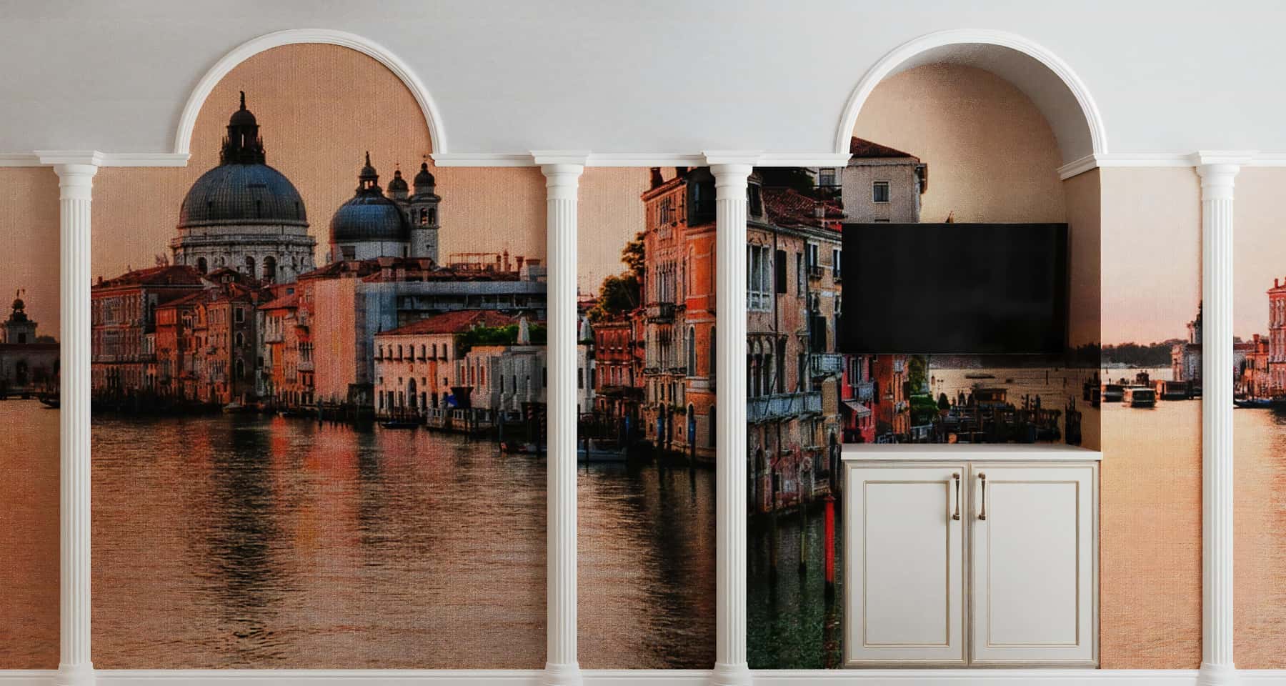 Яркая фреска с изображением Венеции