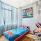 Замшевый диван собранный, как-бы из лоскутков разного цвета. Дизайн и ремонт квартиры на ул.Талалихина — Разноцветное решение. Фото 025