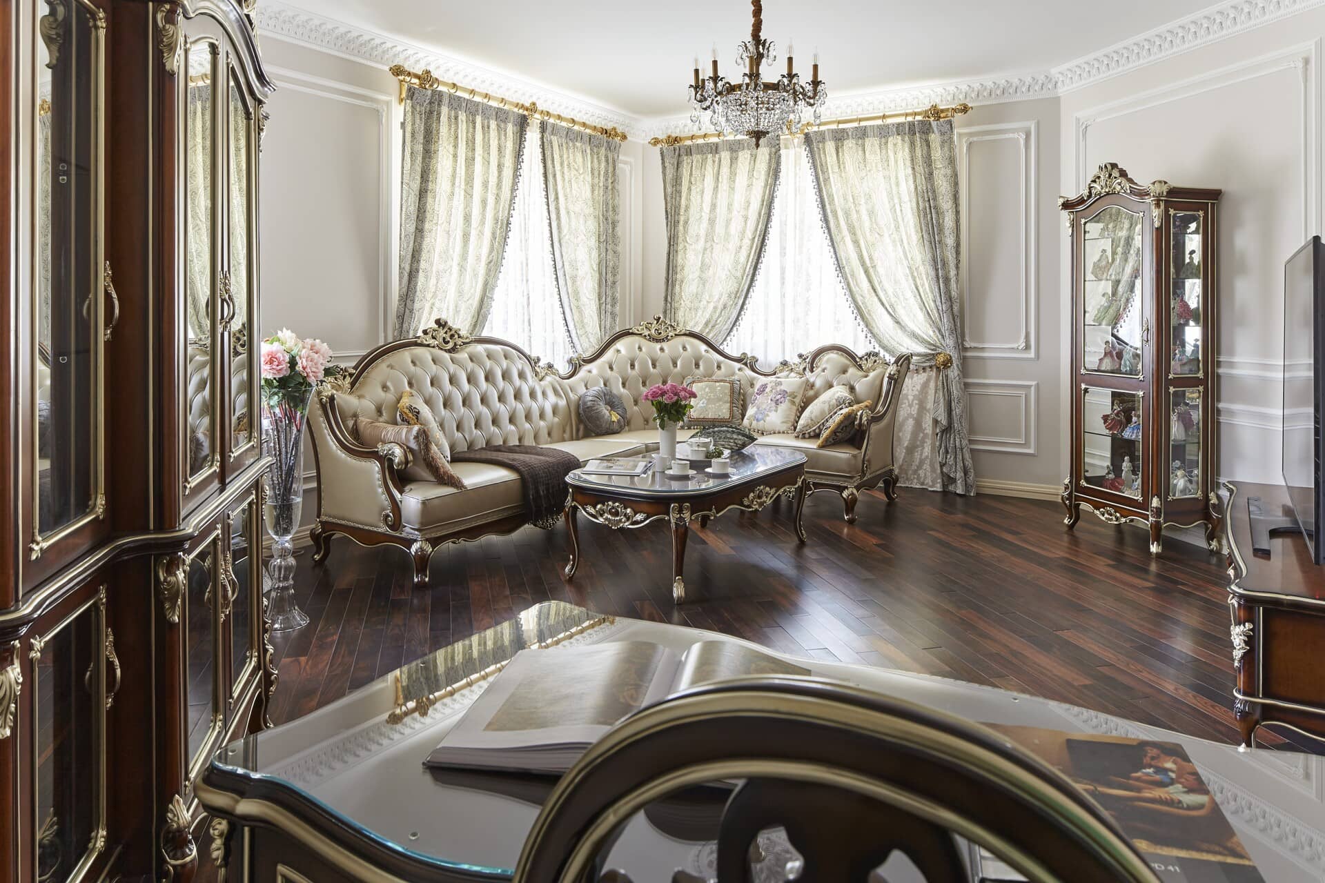 Шёлковые подушки для диванов в изысканном Французском стиле