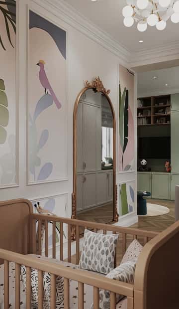 Чтобы раздвинуть границы пространства, подобрали зеркало в золочёной раме