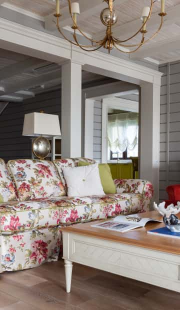 Яркий текстиль в гостиной