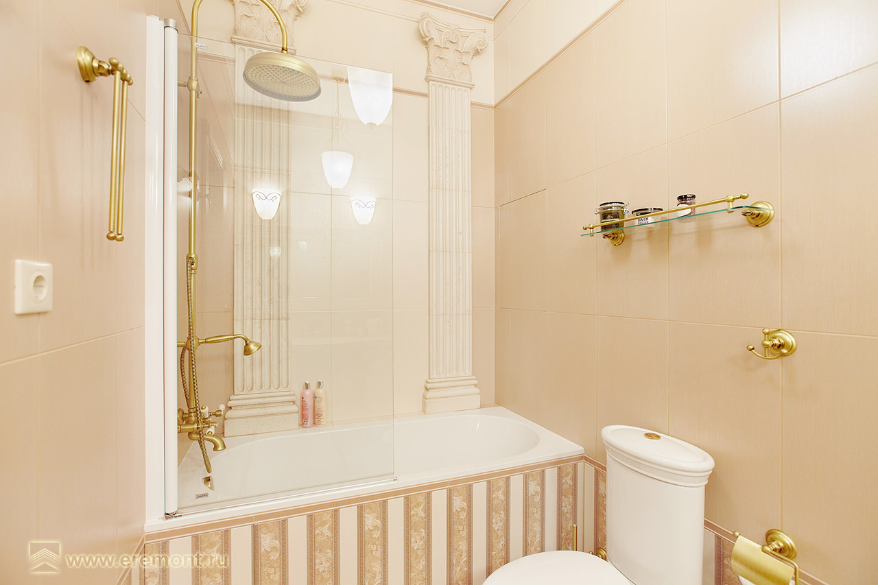 Золотые вставки в ванной комнате добавляют роскоши в интерьер