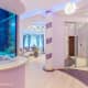Шторка для ванной цвета шаронской розы акцентирует на себе часть внимание в этой комнате. Дизайн и ремонт квартиры в ЖК «DOMINION» — Квартира-ракушка. Фото 06