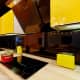 Кухня с глянцевыми шкафчиками жёлтого и чёрного цвета. Дизайн и ремонт квартиры на ул.Талалихина — Разноцветное решение. Фото 016